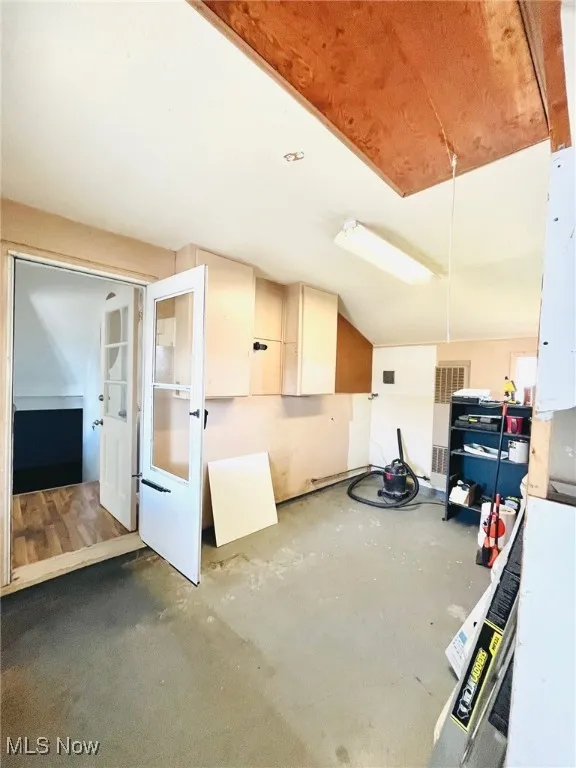 Breezeway between garage and house