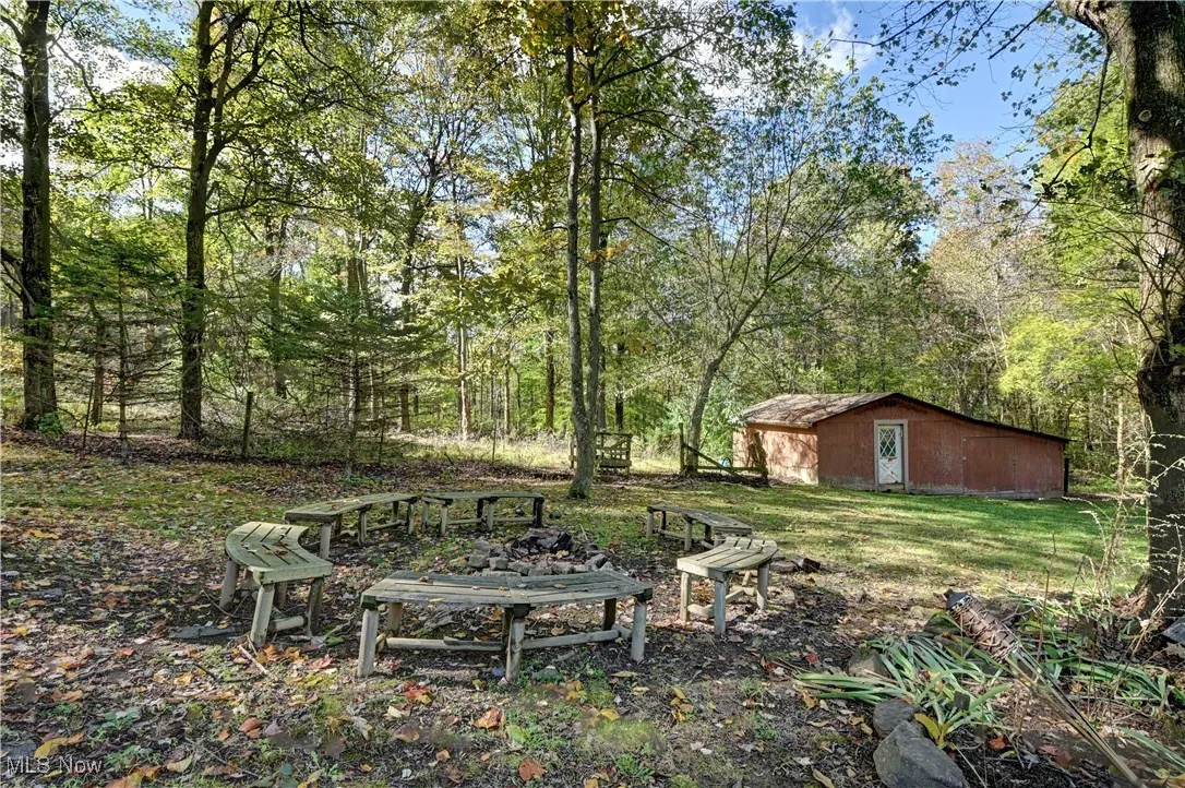 View of yard with an outdoor structure