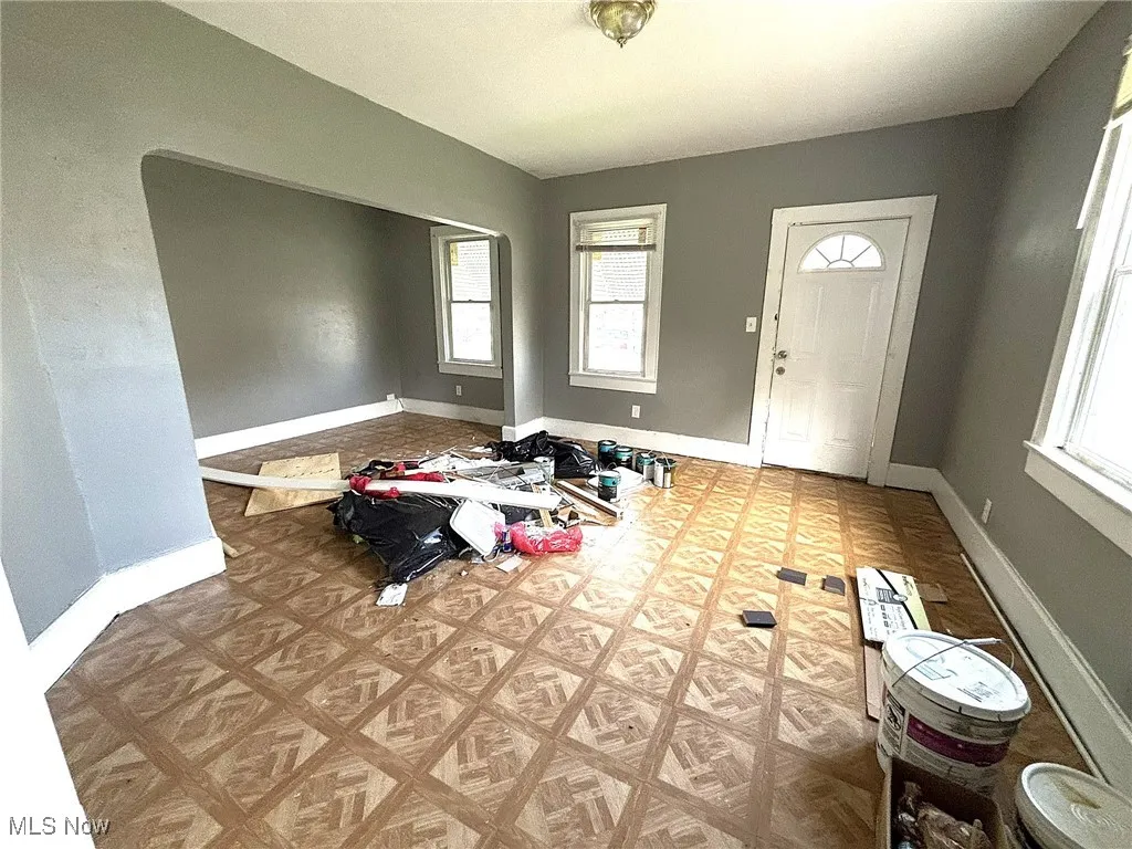 Foyer entrance featuring plenty of natural light