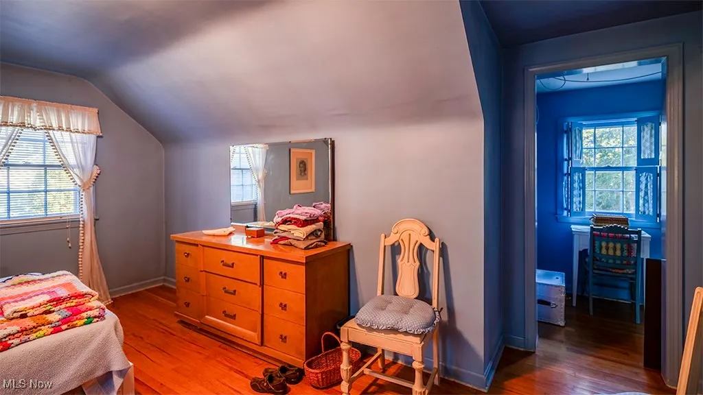 upstairs bedroom with nook