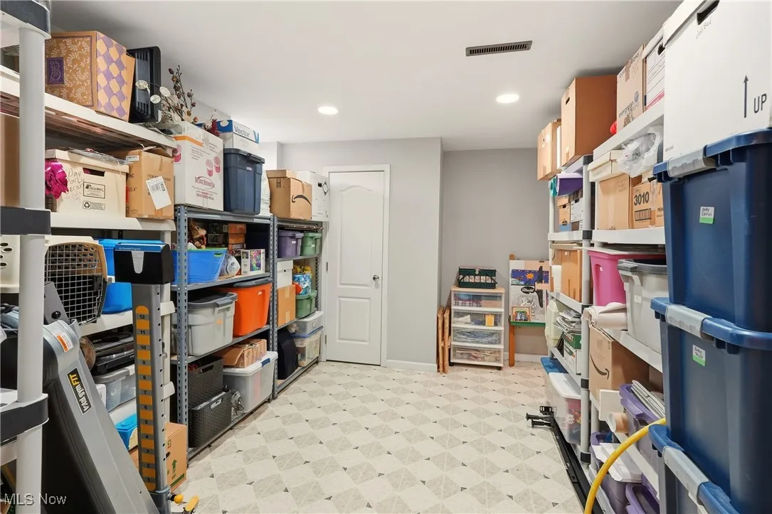 Additional finished room with closet