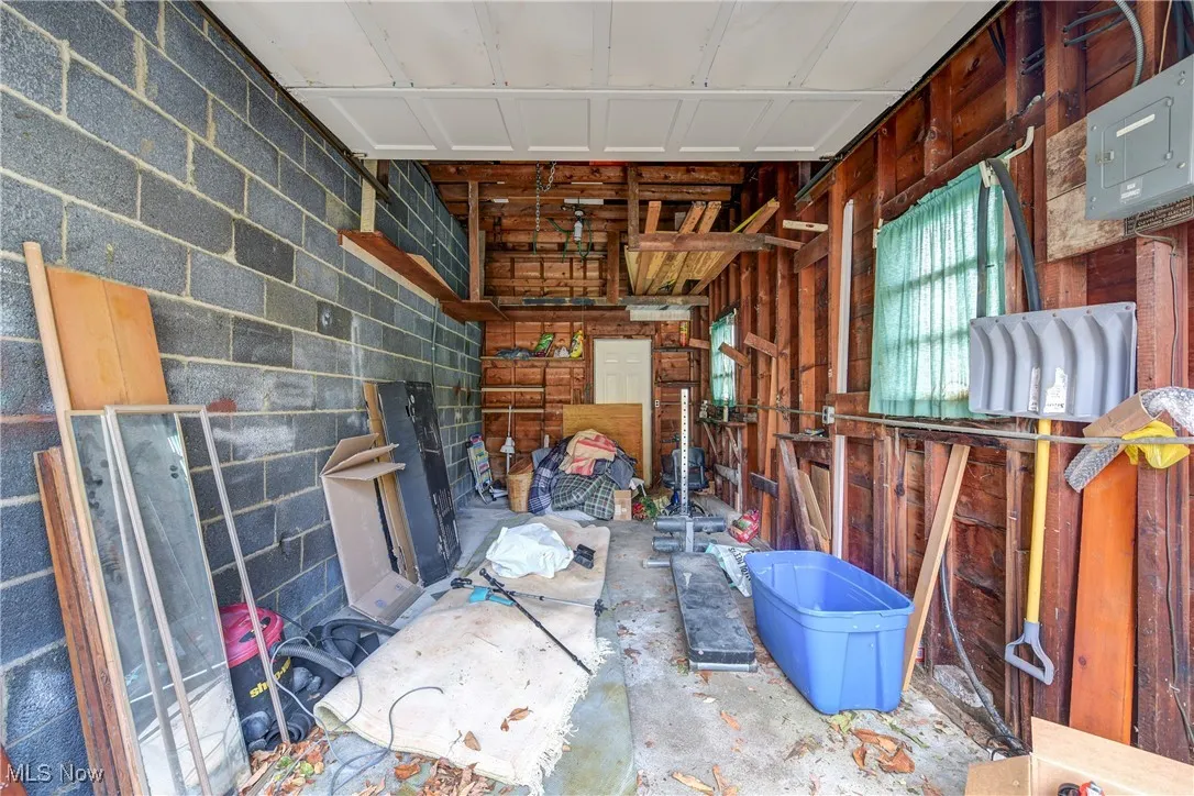 Stora featuring electric panel