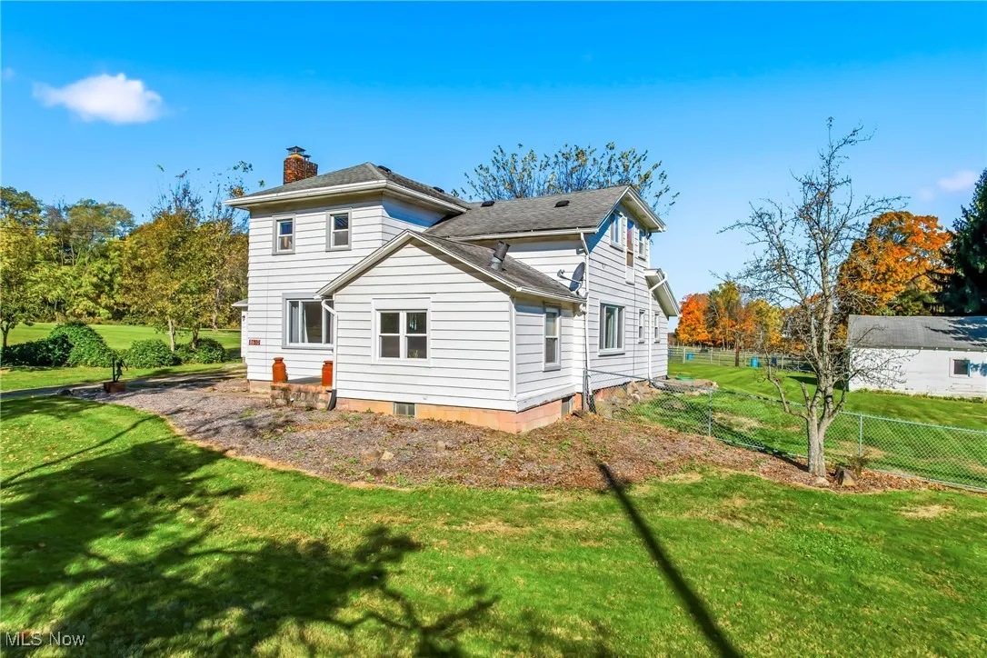 Country living at it's finest with proximity to amenities!