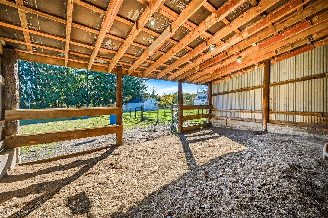 the perfect equestrian sanctuary. Offering 1 dry lot / arena with new solar lighting for evening riding, hot wire fencing & 4 pastures