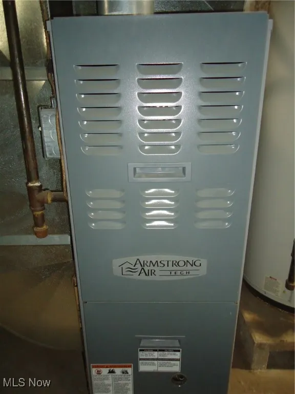 Forced air gas furnace