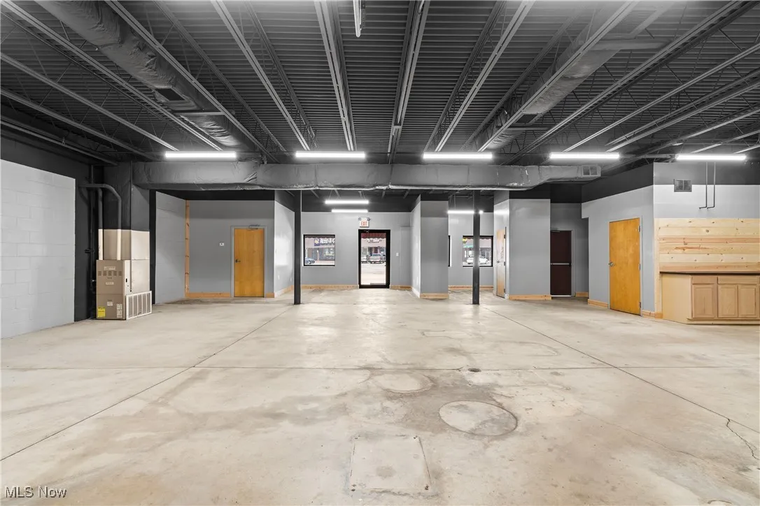 Garage featuring heating unit