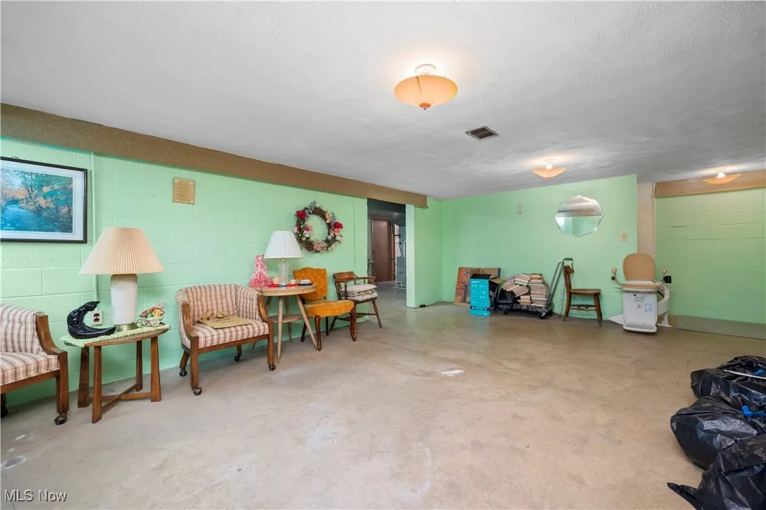 Basement with lots of space for your needs