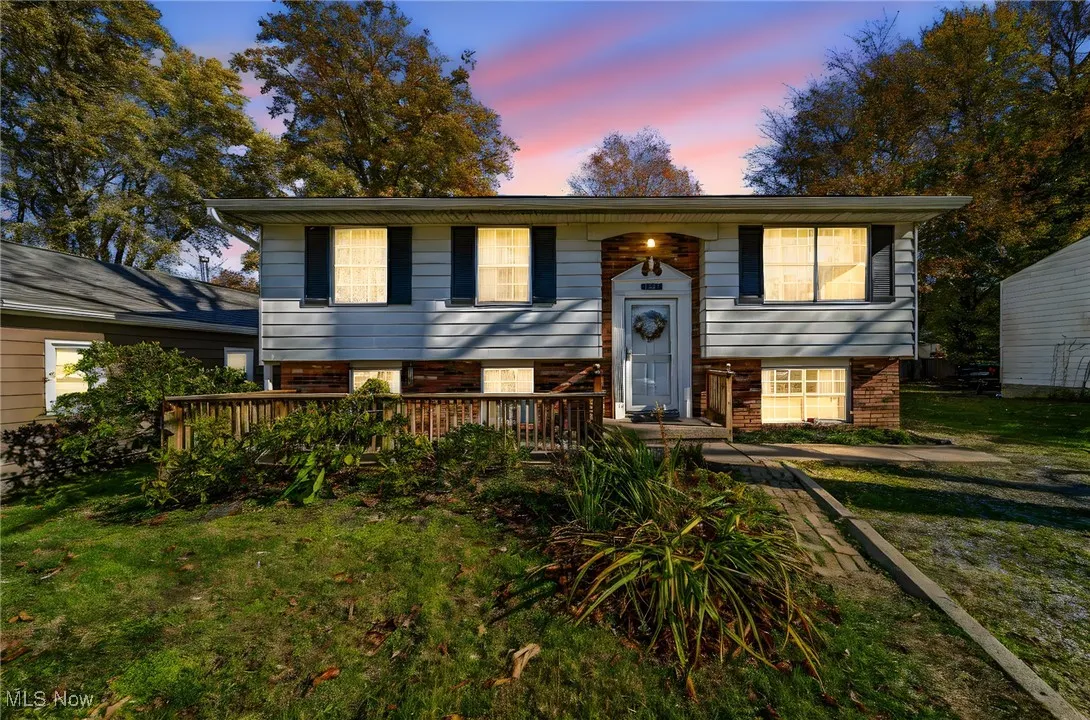 Bi-level home with spacious front deck
