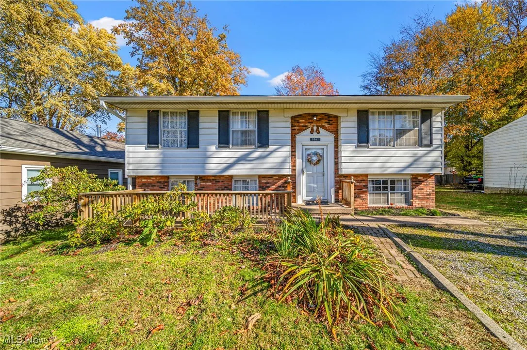 Bi-level home with spacious front deck