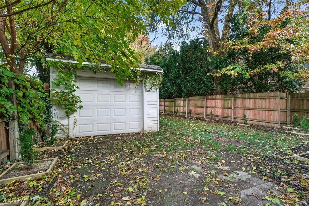 View of yard with an outdoor structure