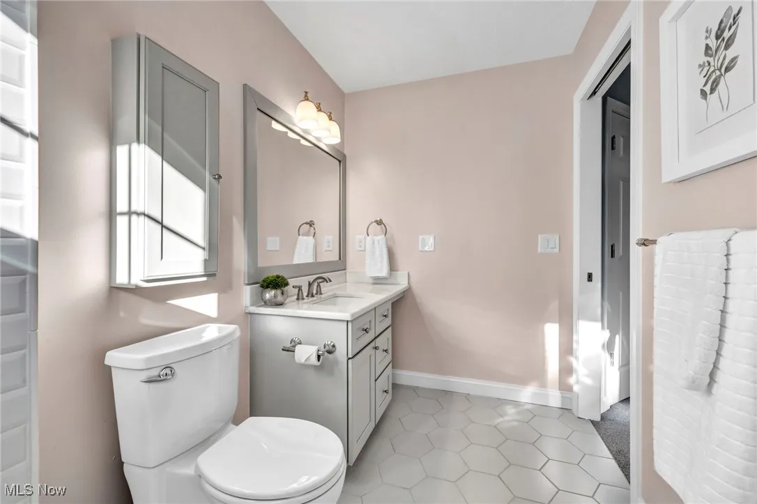 second en-suite bathroom