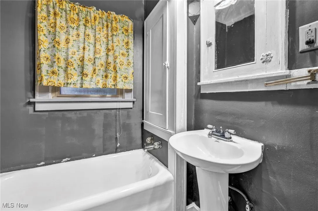 Full bath featuring a bathtub