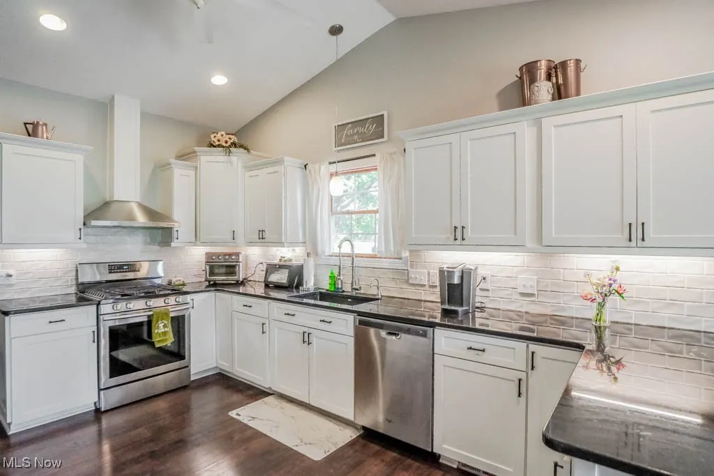 5700 Glena Street, Louisville, Ohio 44641,MLS Now Listing ID