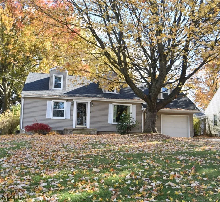 View of front facade with a shingled roof