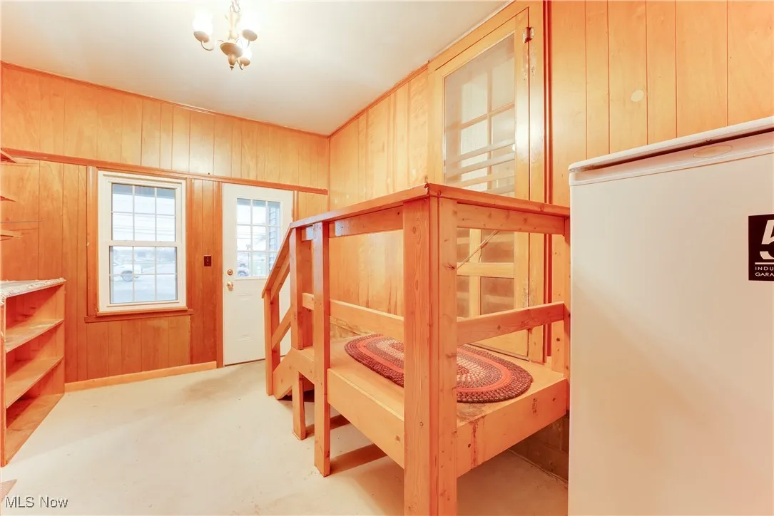 Breezeway between garage and house