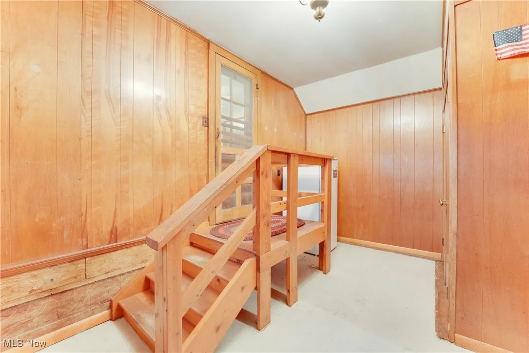 Breezeway between garage and house