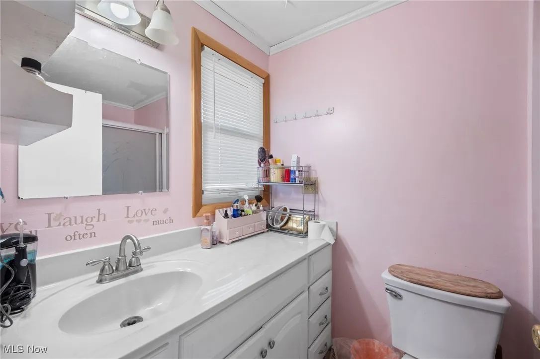 Full bath connected to primary suite