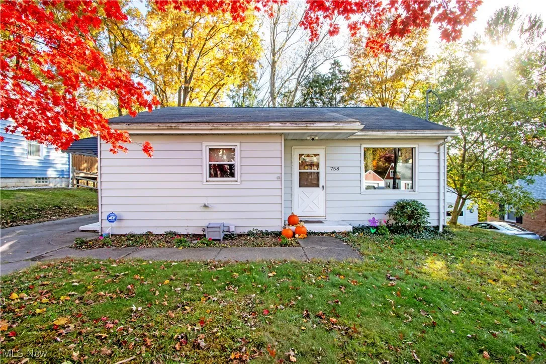 View of front of house with a front yard