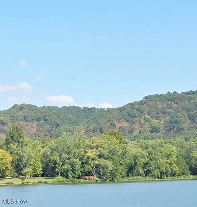 Across the river beyond the overlook there is access to a Kayak waterway to see beautiful nature and wildlife.