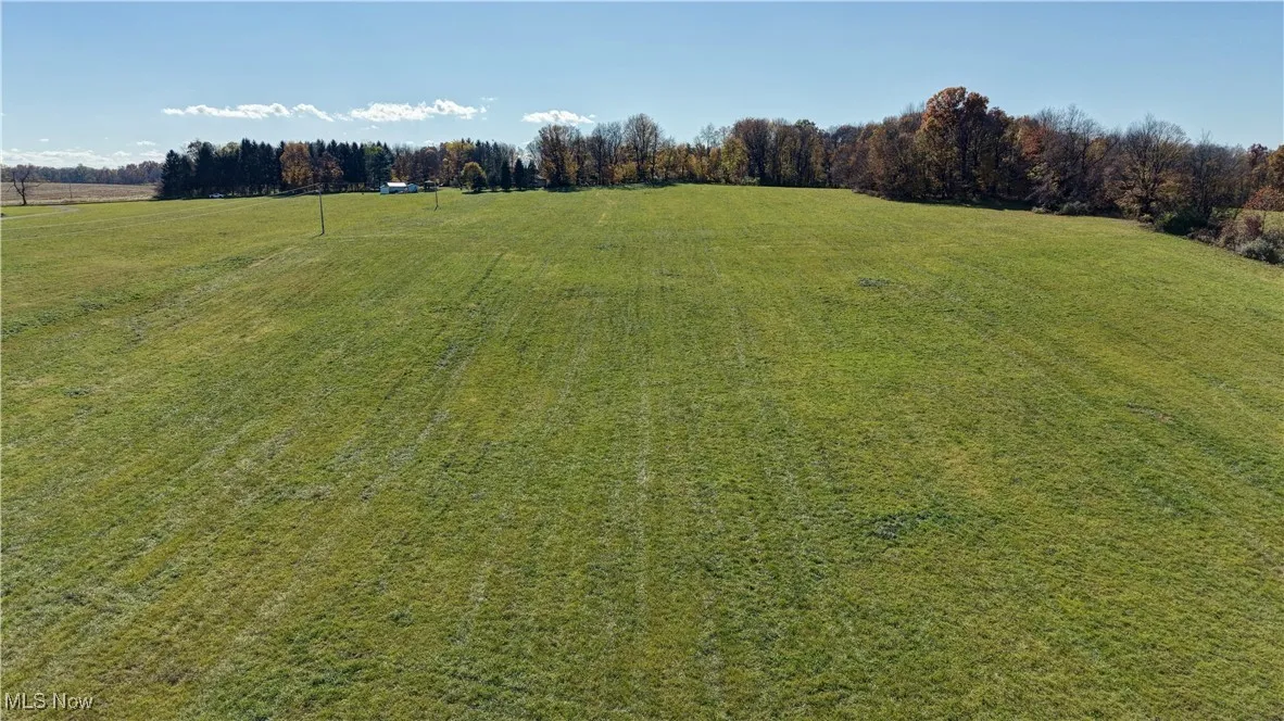 View of grassy yard featuring a rural view