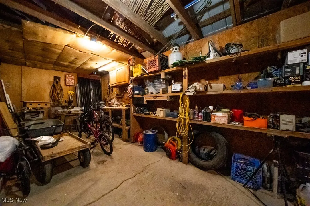 Storage area with a heating unit