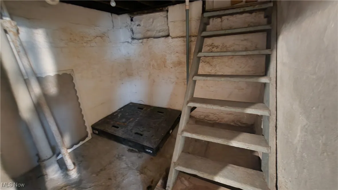 Basement stairs to rear walk out entrance