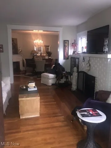 Living Room w/ Built in Bookshelves, Fireplace, Wood Floors