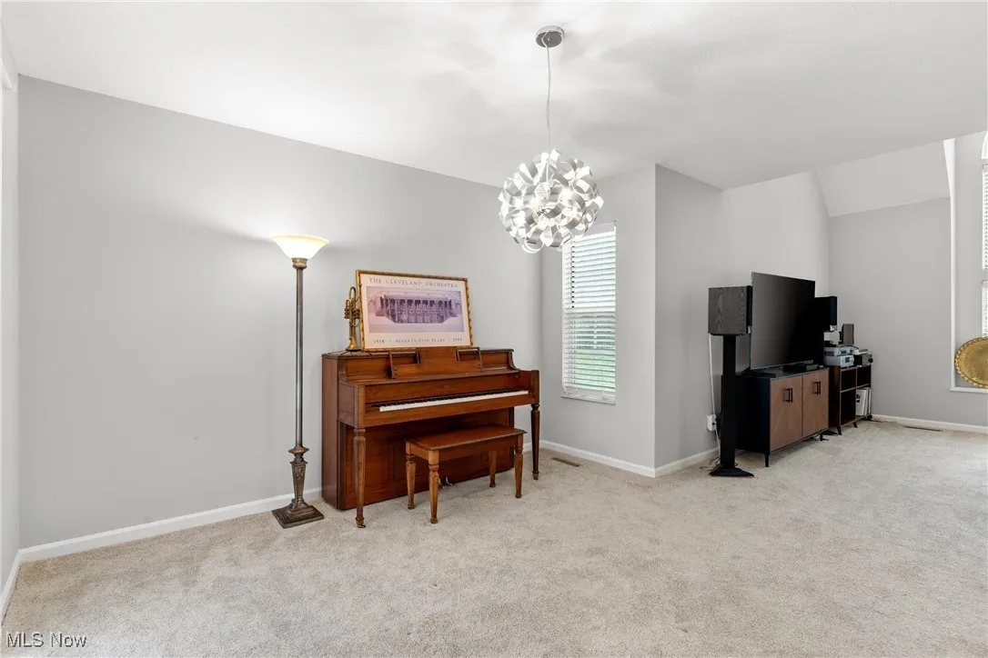 Entertaining sized Dining Room