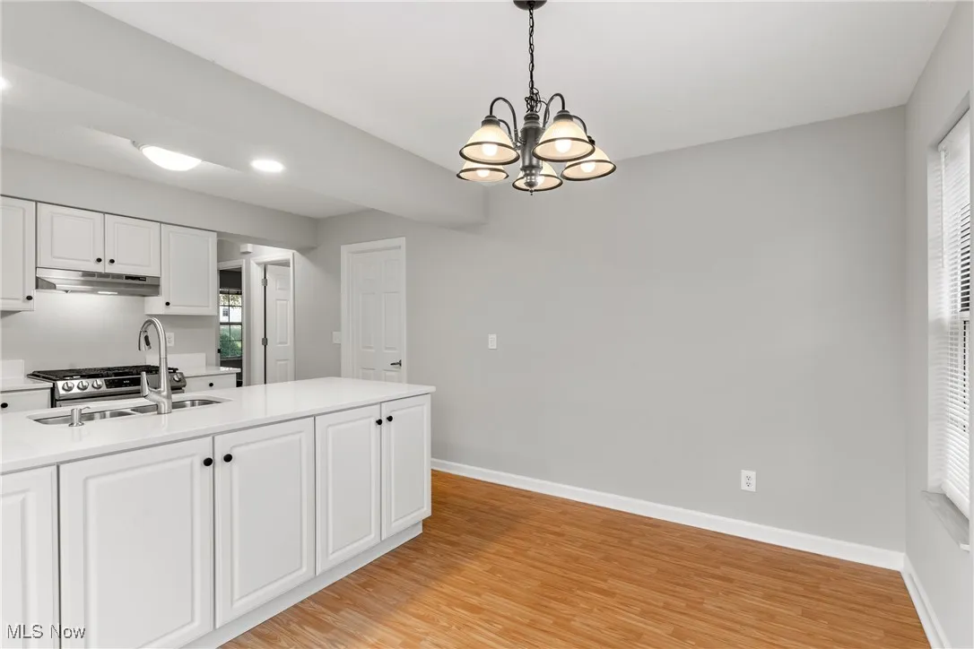 Convenient eat in Kitchen or Sitting room