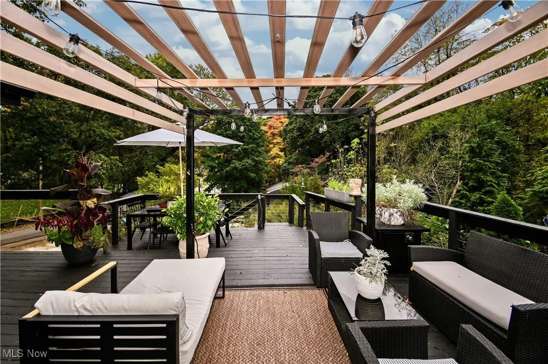 Deck featuring an outdoor hangout area and outdoor dining area
