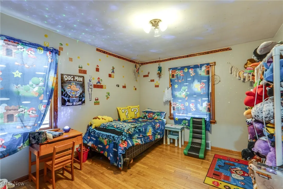 Bedroom with wood-type flooring and​​‌​​​​‌​​‌‌​‌‌​​​‌‌​‌​‌​‌​​​‌​​ baseboards