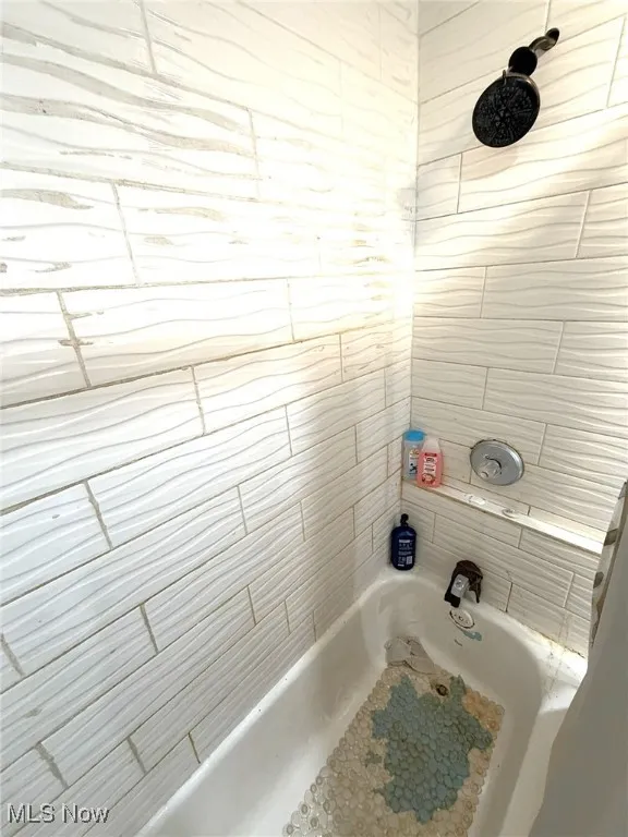 Full bath with tub / shower combination