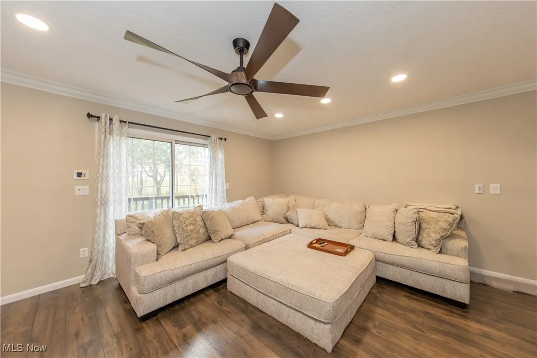 Living room with recessed lighting, crown molding, dark wood-style floors, and ceiling​​‌​​​​‌​​‌‌​‌‌​​​‌‌​‌​‌​‌​​​‌​​ fan