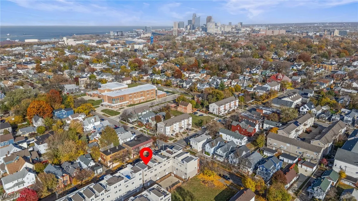 Aerial view of property and surrounding area with city skyline and a large body of water