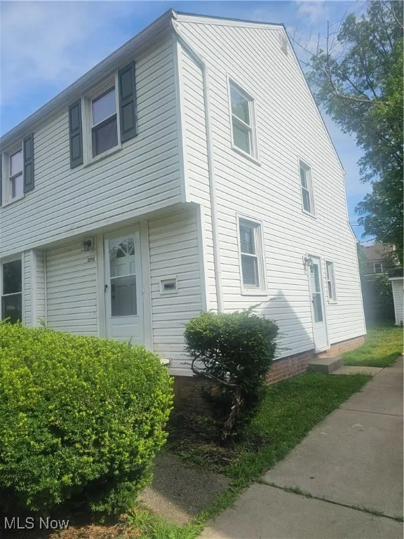 View of side of home