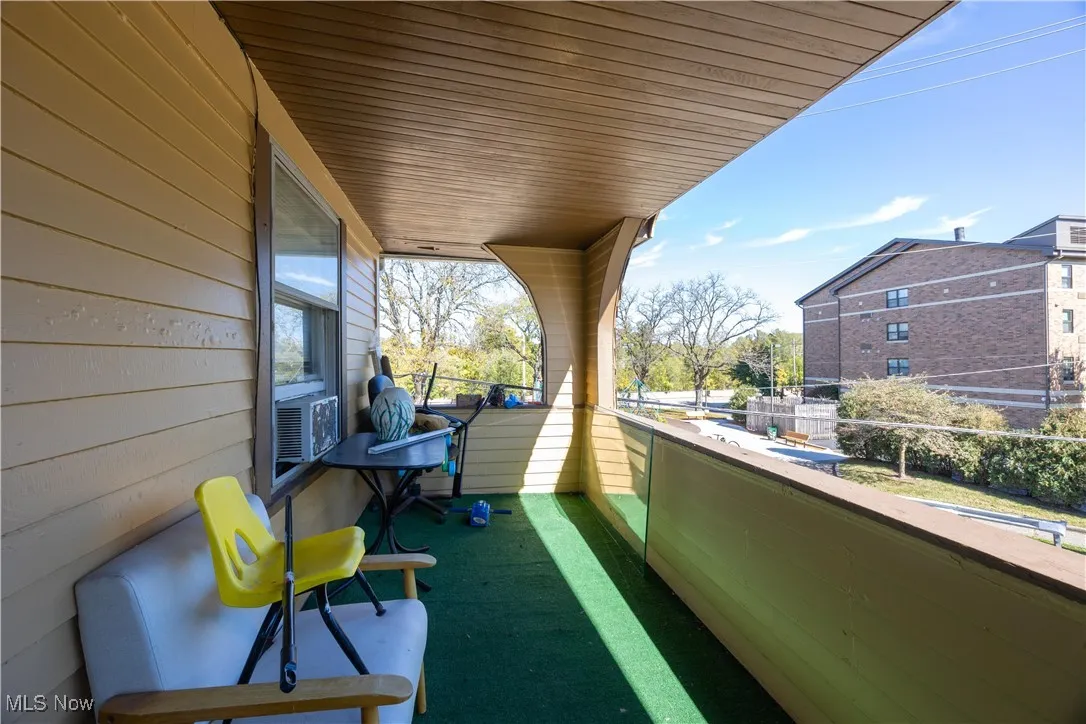 Upper unit front porch