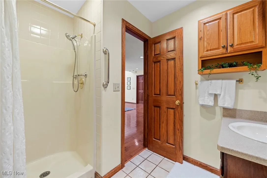 First-Floor Full-Bathroom