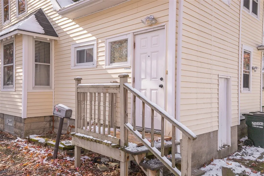 Up Unit private entrance to left when facing rear of home.