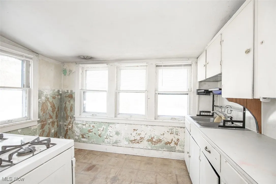 Up Unit Kitchen with plenty of natural light