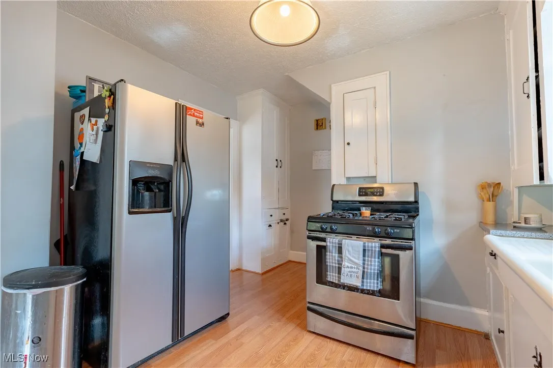 Stainless stell appliances in the kitchen.
