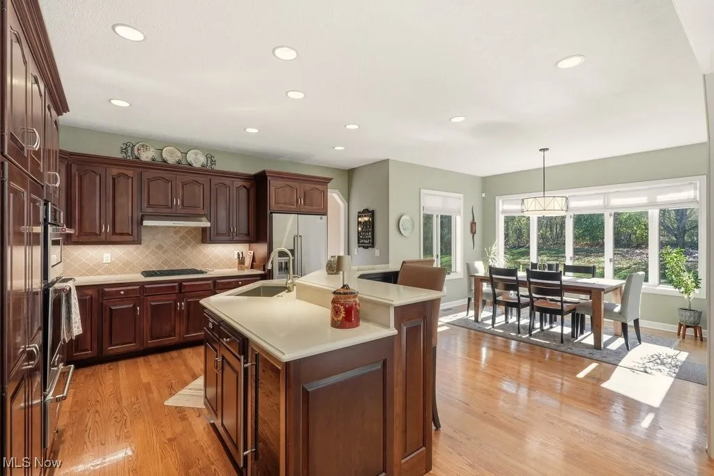 Spacious kitchen and dinette