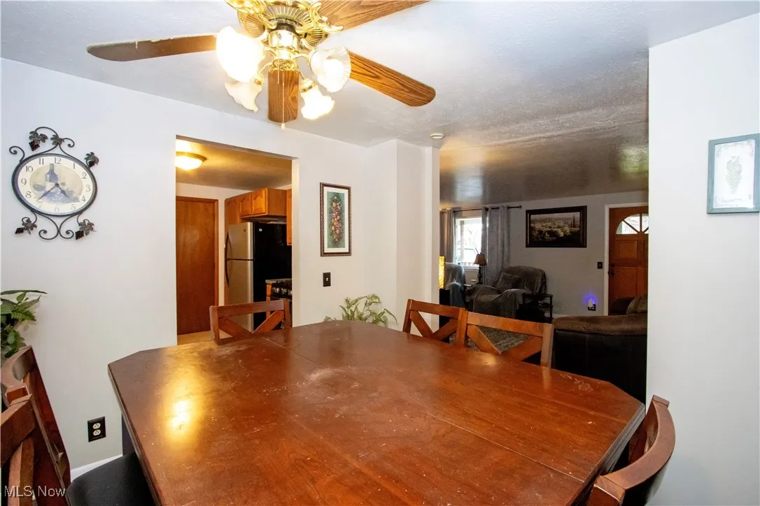 Dining area with ceiling fan