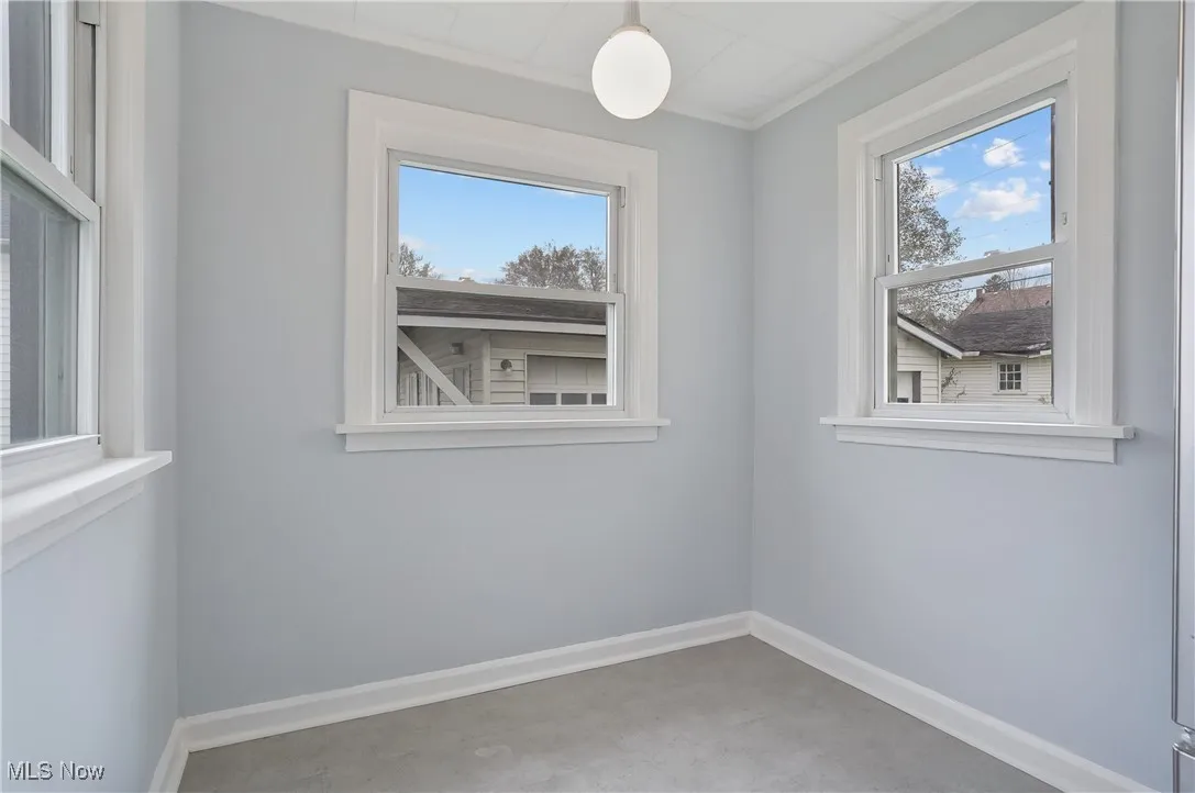 Breakfast nook off full kitchen