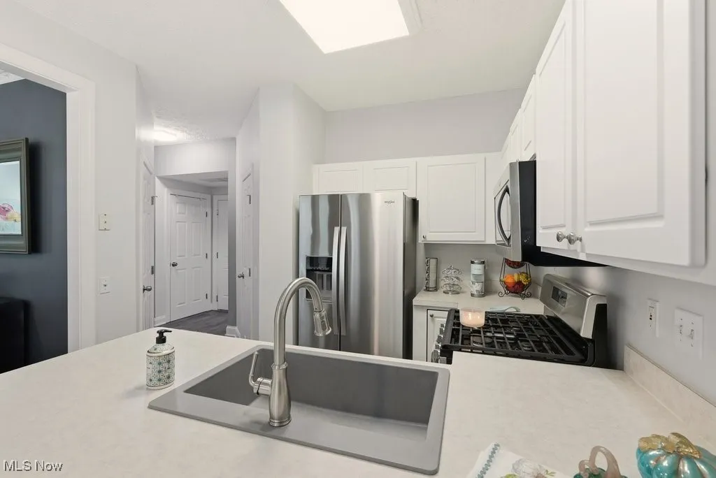 Kitchen with Dishwasher, Gas Range, Refrigerator, Disposal, Bay Window in Dinette