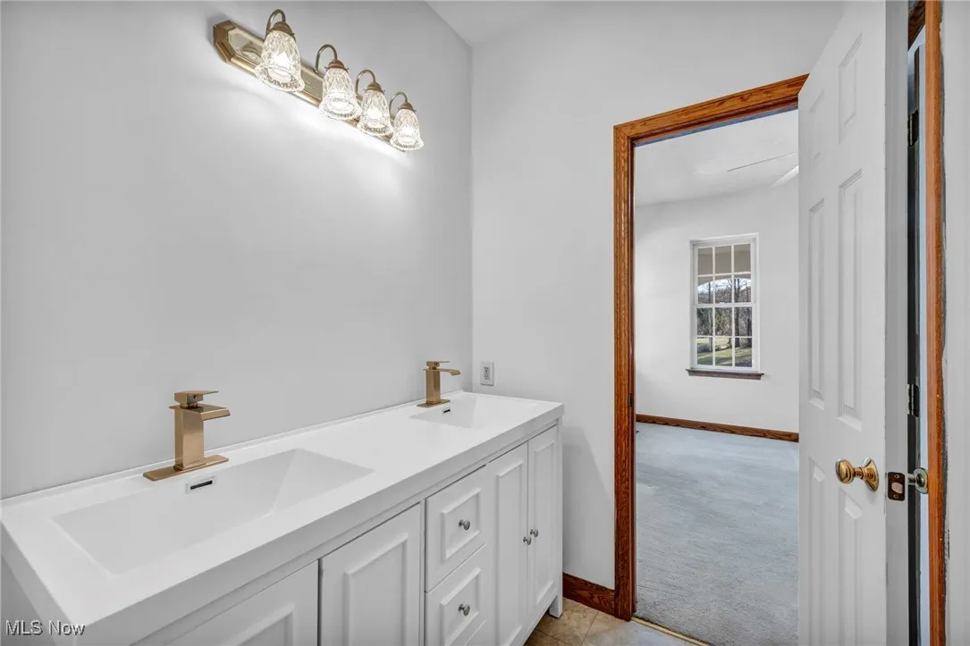 jack and jill bathroom