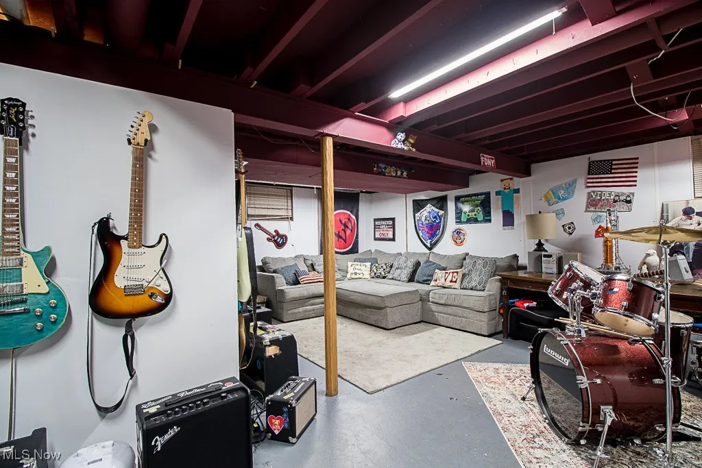 BASEMENT PARTIALLY FINISHED REC ROOM