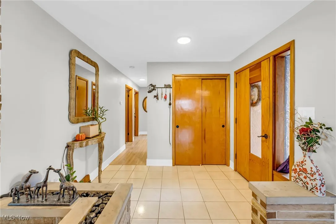 Entryway featuring light tile patterned flooring and baseboards
