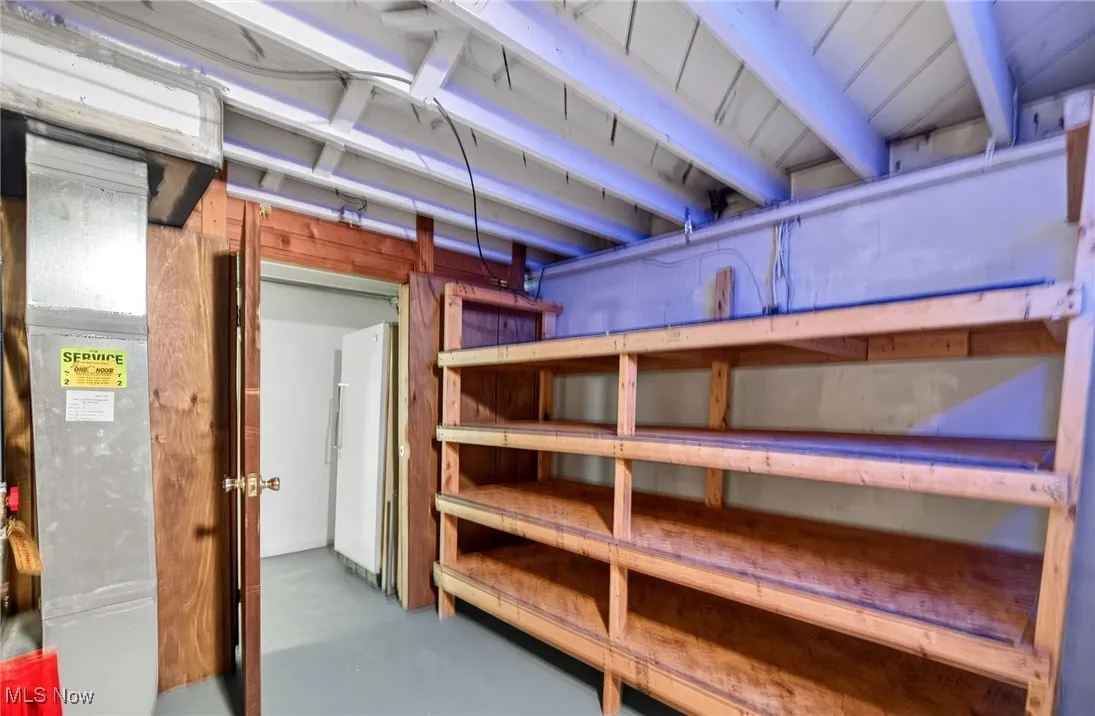 Storage with heating unit