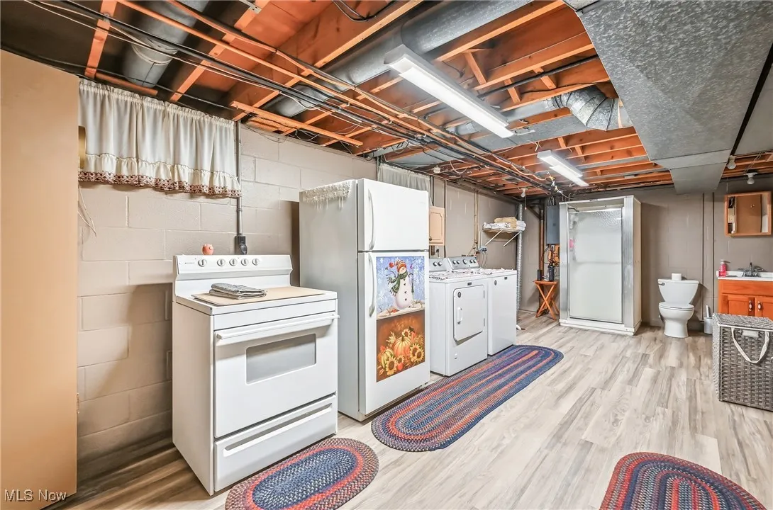  Utility Room with with extra fridge and stove . Great for holdiays