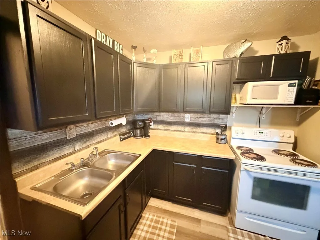 1386 Brookdale Lane, Kent, Ohio 44240,MLS Now Listing ID